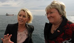Ministrene Monica Mæland og Elisabeth Aspaker